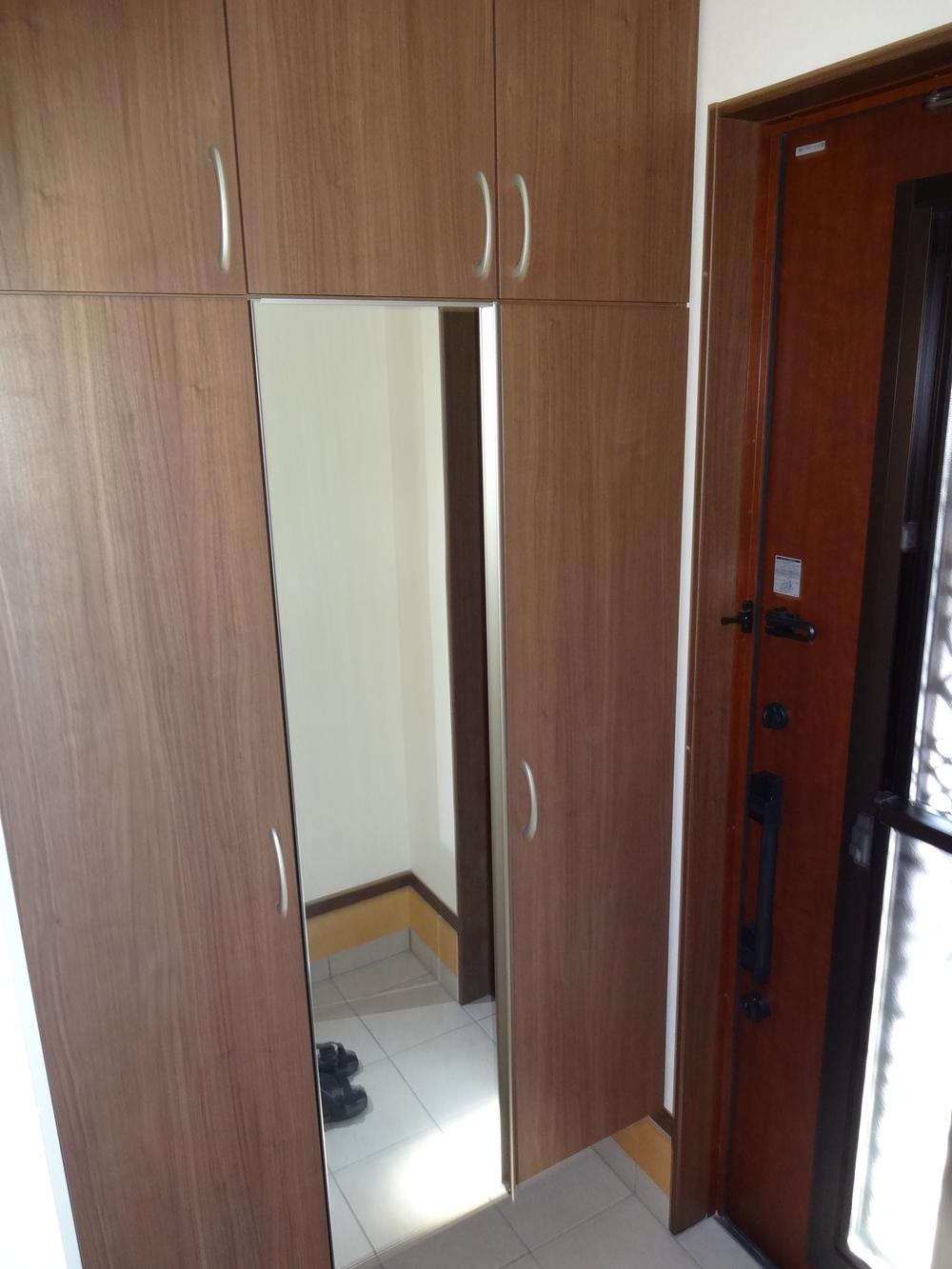 Entrance. Local (September 2013) Shooting