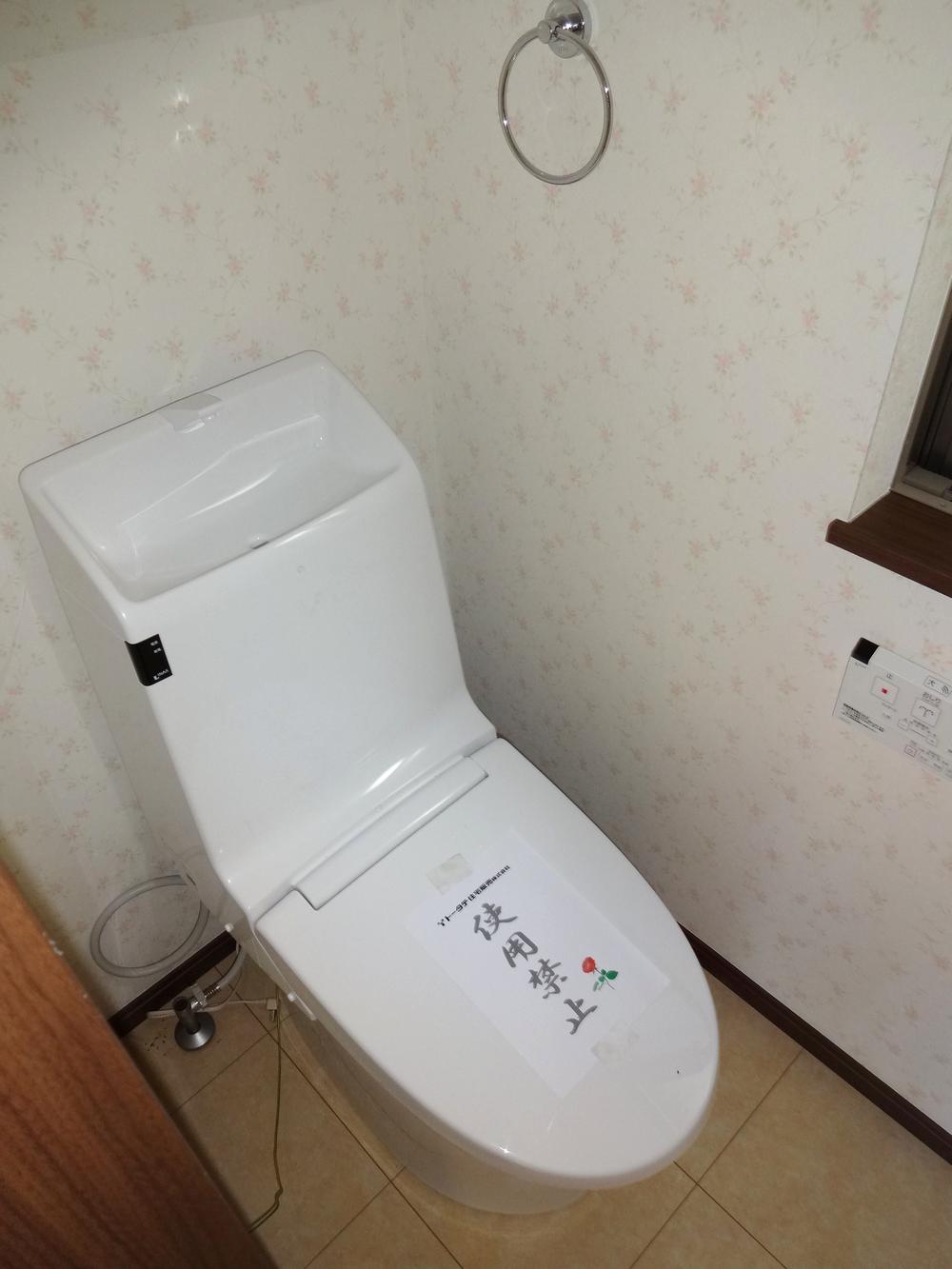 Toilet. Indoor (September 2001) Shooting