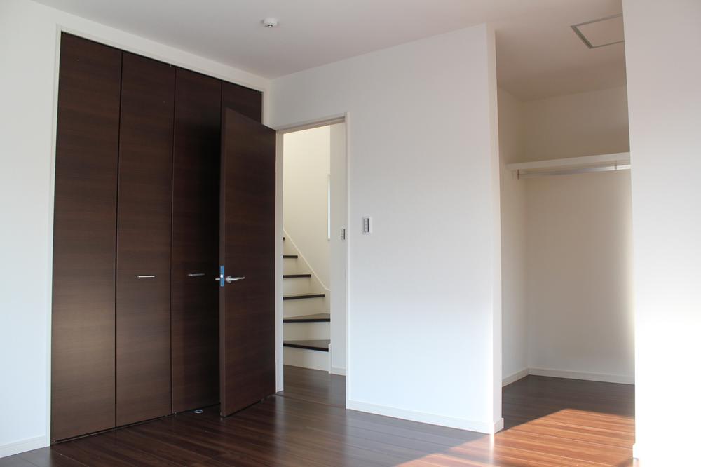 Other introspection. Stairs to the second floor. You can also housed in the foreground.