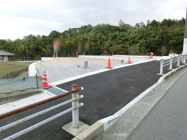 Local appearance photo. 2014 1 is the end of the month scheduled for completion.