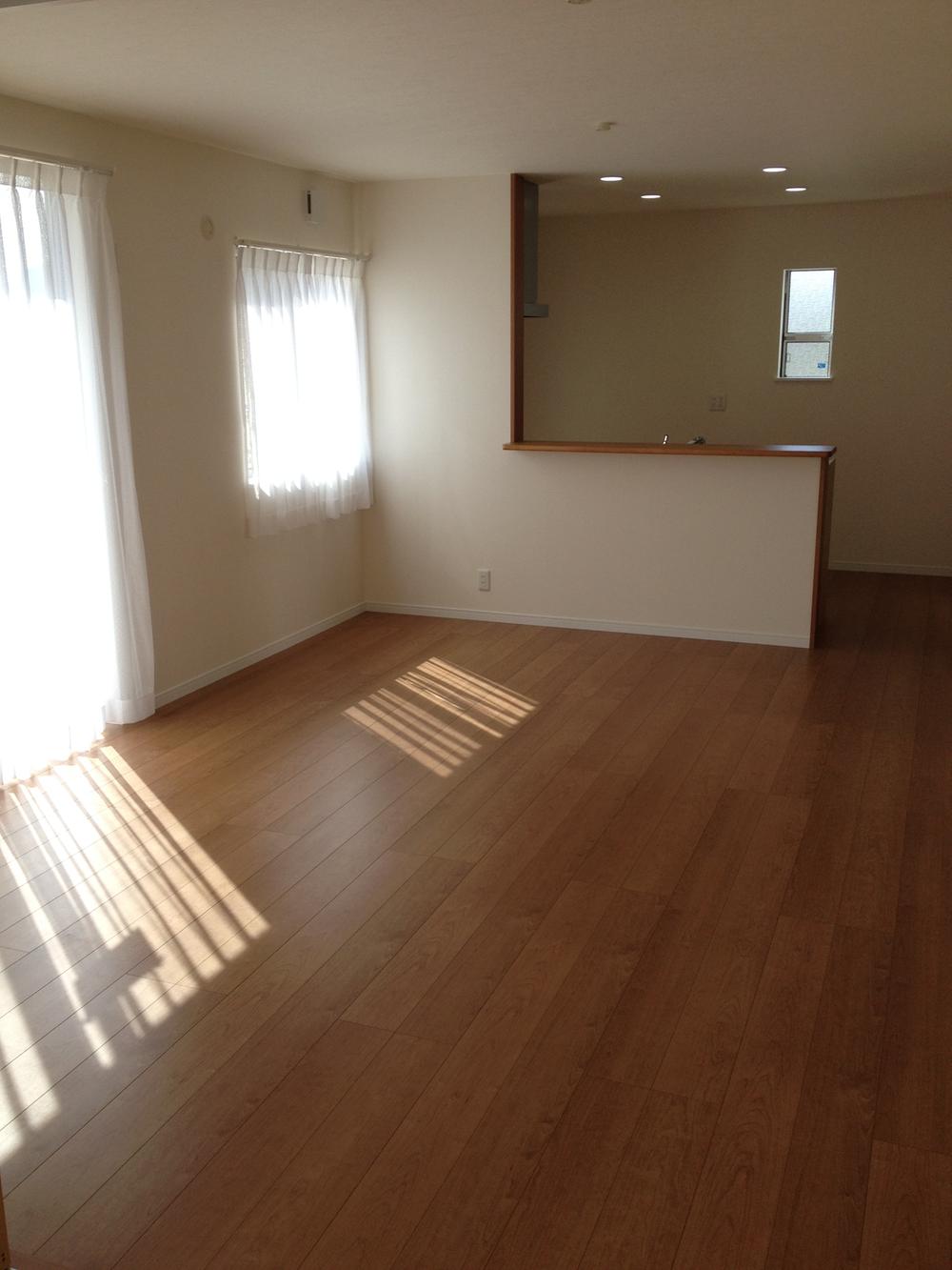 Living. Indoor (10 May 2013) Shooting Because the south-facing living room has become a very bright room.