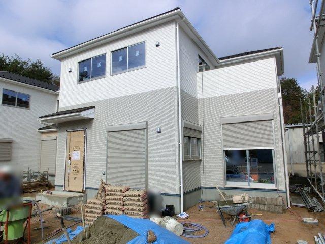 Local appearance photo. Parking: Parallel two Allowed