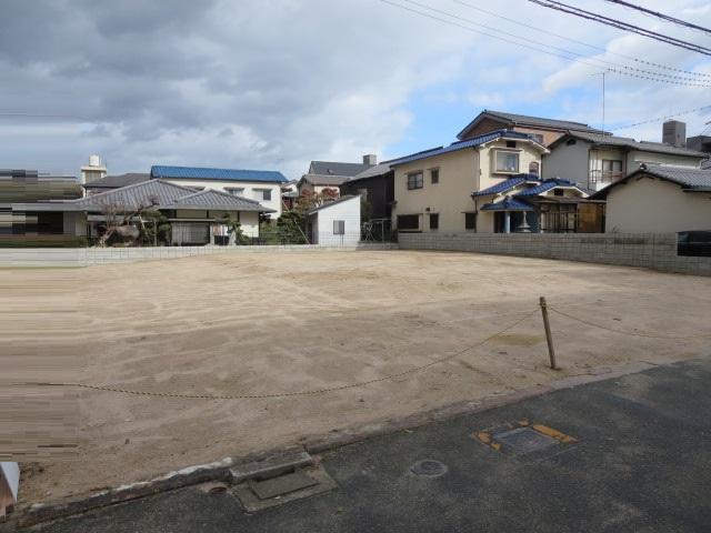 Local appearance photo. New construction all two-compartment Land sell 3 compartment