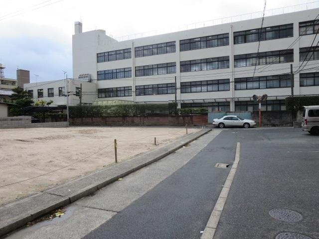 Local photos, including front road. Local (11 May 2013) Shooting We look at the south from the north. New construction all two-compartment Land sell 3 compartment