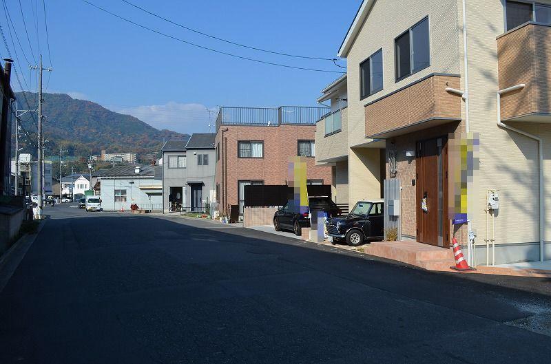 Local photos, including front road. Southwest over the entire surface road 7.7m