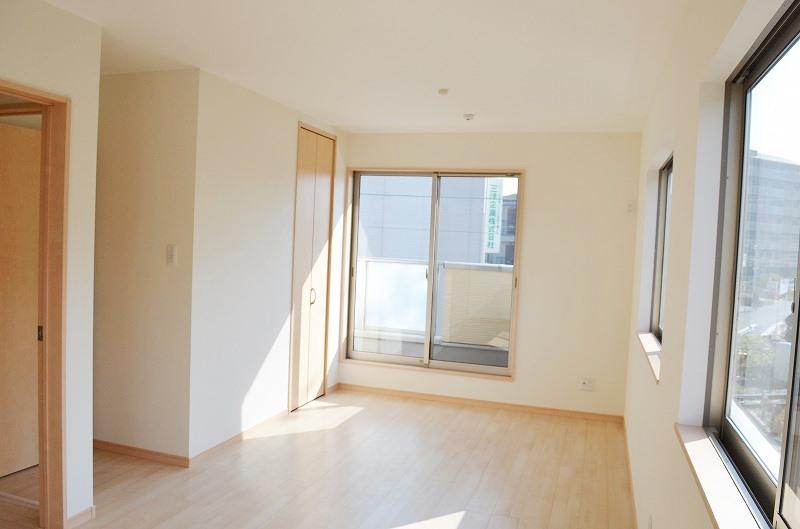 Non-living room. Second floor 10.3 quires Western-style