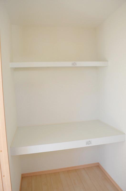 Receipt. Walk-in closet