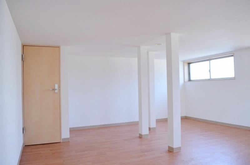 Receipt. Wide under the floor storage