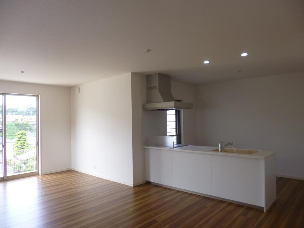 Living. (October 2013) Shooting