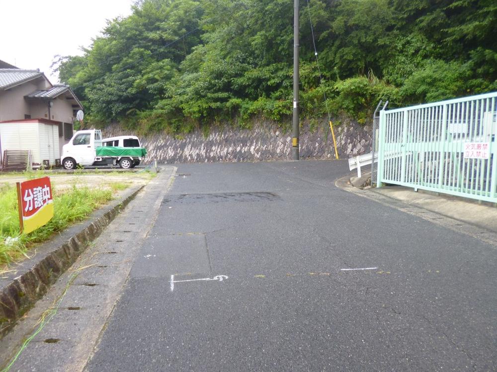 Local photos, including front road. (July 2013) Shooting