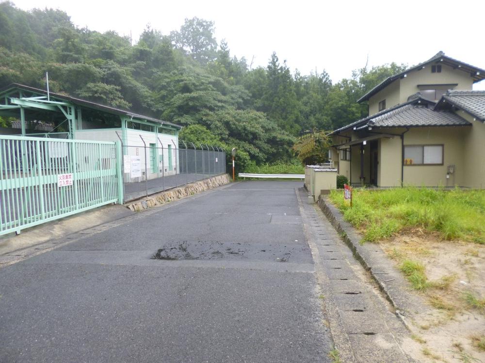 Local photos, including front road. (July 2013) Shooting