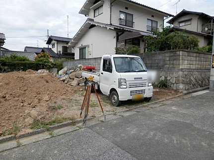 Local photos, including front road. Front road is a picture