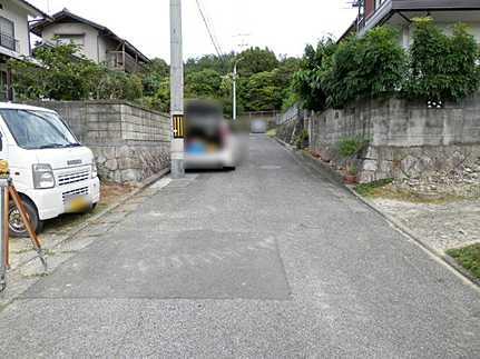 Local photos, including front road. Front road is a picture