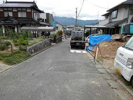 Local photos, including front road. Front road is a picture