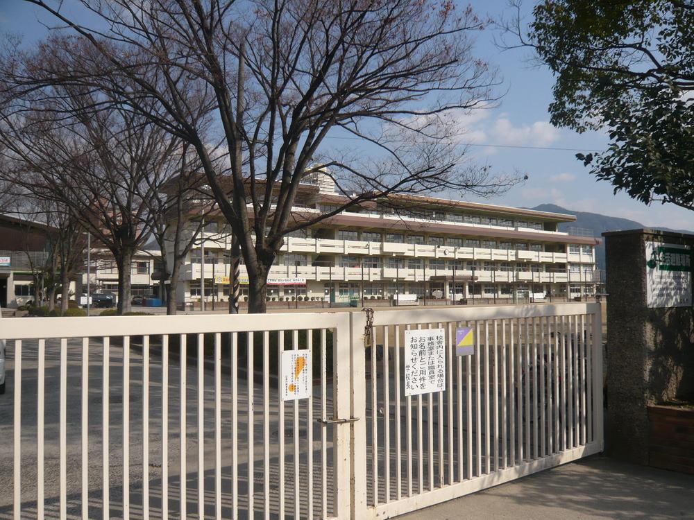 Primary school. 563m to Hiroshima Municipal Yagi Elementary School