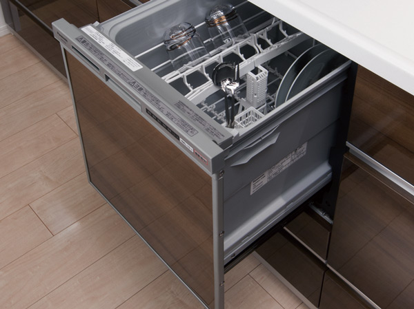 Kitchen.  [Dishwasher] Because the upper drawer type, You can set and take out the dishes in a comfortable position. A large capacity of about five minutes once (tableware only), standard ・ Powerful ・ You can also select courses such as power-saving.