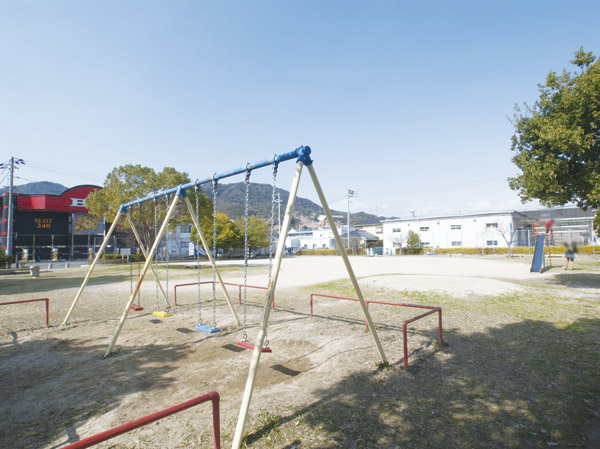 Surrounding environment. Gion second park / Nearby been developed park of 3 places, Environment is also good (3-minute walk / About 190m)