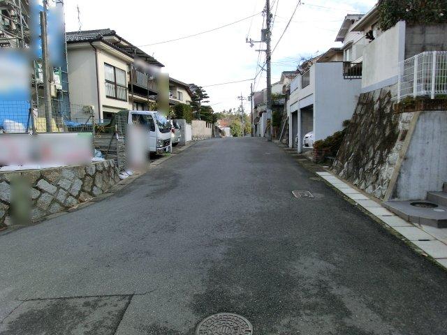 Local photos, including front road. Front street: West 6m south 5.8m