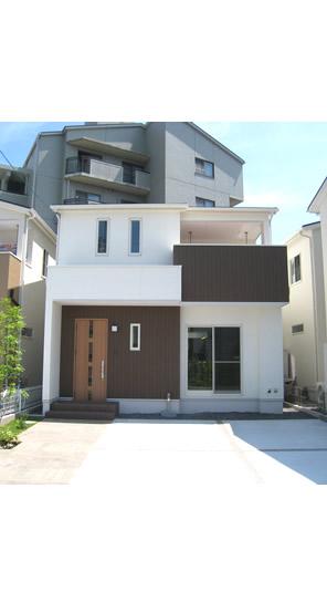 Local photos, including front road. Also features housed in the whole room, It is good at home also clean up, It has become a very affordable property with all rooms lighting