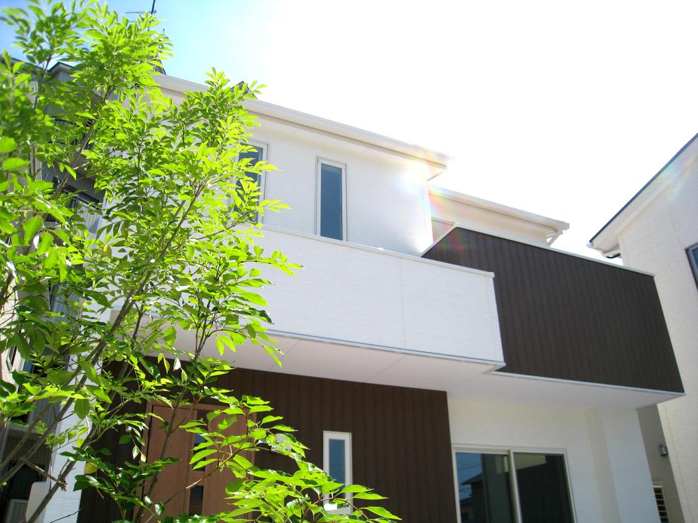 Southwest side is 6m road width, This environment blessed with sunshine conditions [Next-generation energy-saving housing] 