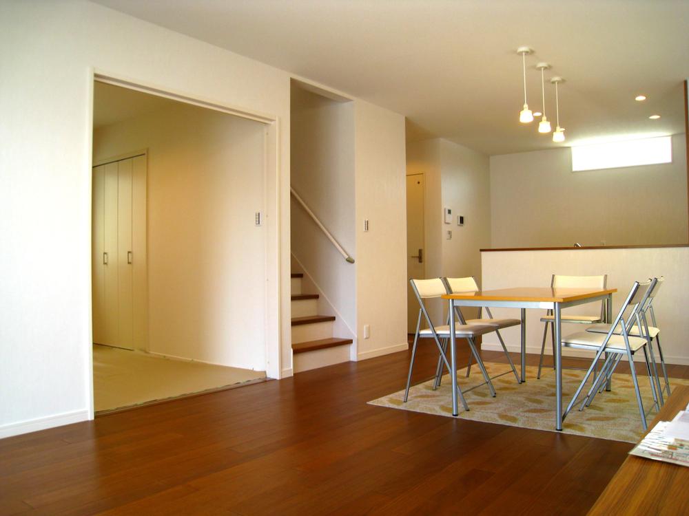 Living. Considering the friendly housework flow line to wife, Happy also around the kitchen