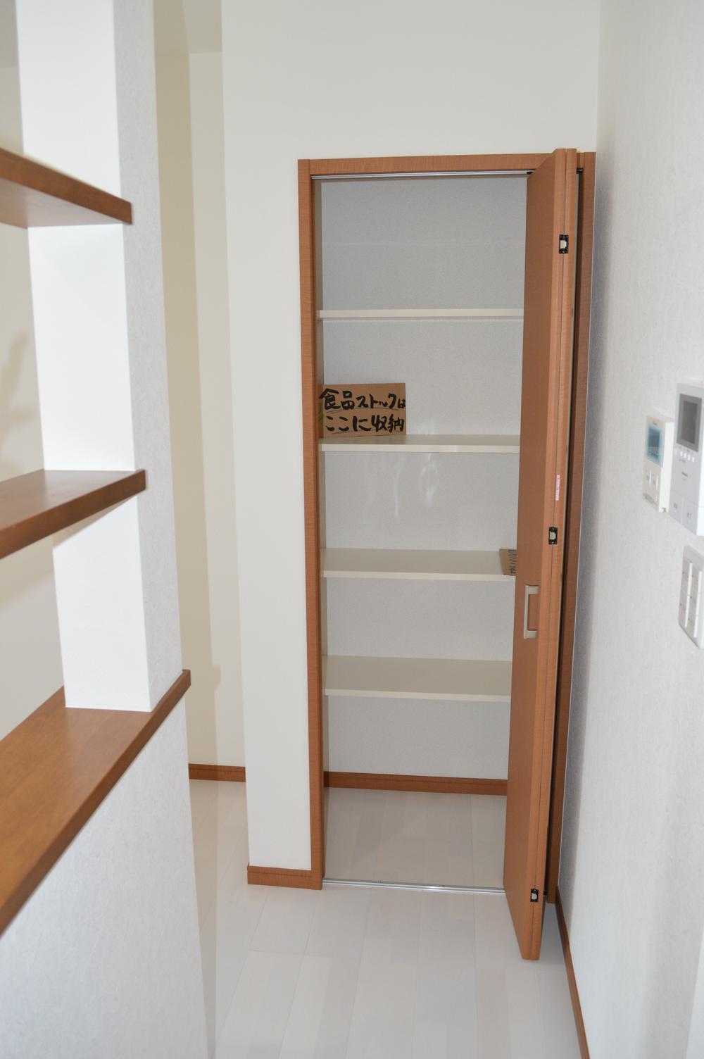 Receipt. Convenient pantry in the kitchen next to