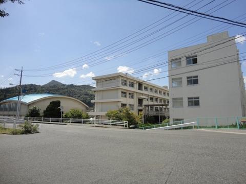 Junior high school. Asa 1875m until junior high school