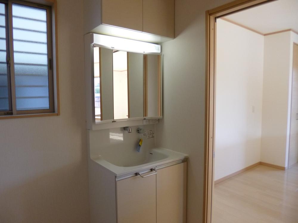 Wash basin, toilet. (November 2013) Shooting