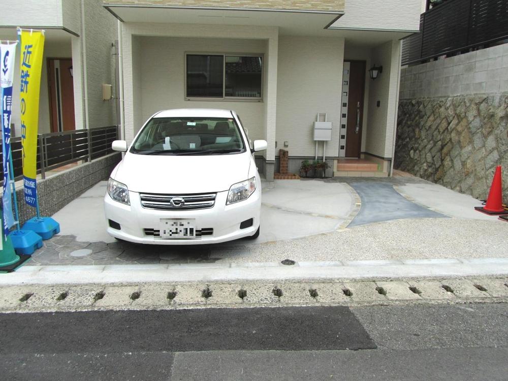 Parking lot. Parking parallel two Allowed