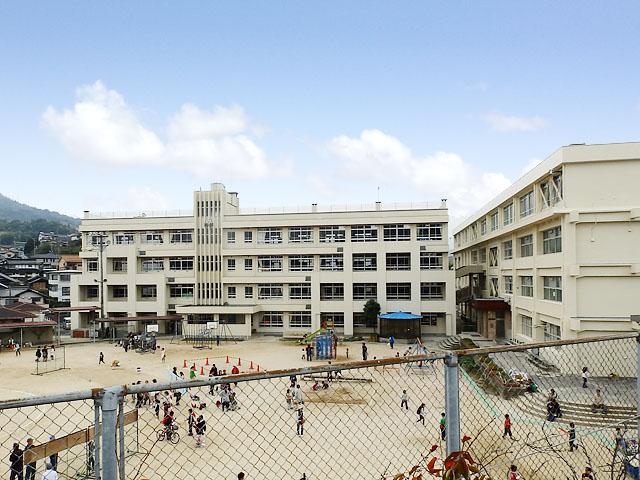 Primary school. 1092m to Hiroshima Municipal depreciation Elementary School