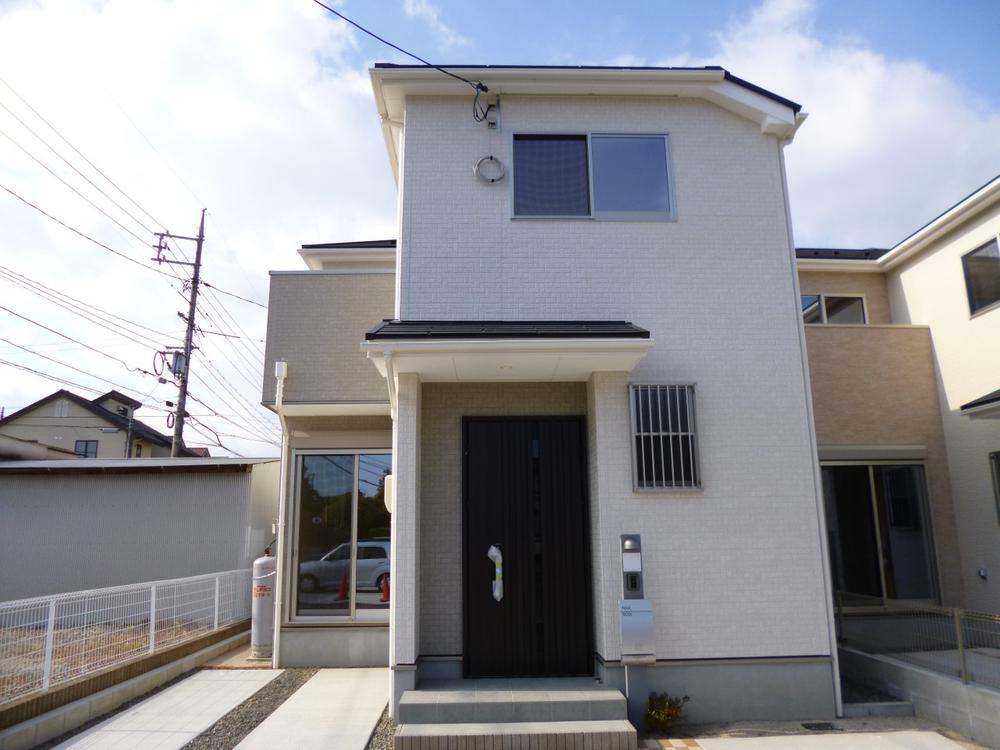 Local appearance photo. Local (11 May 2013) Shooting