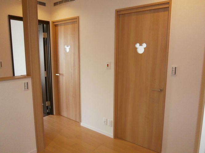 Other introspection. At the door of the cute design, It is a dream nursery.