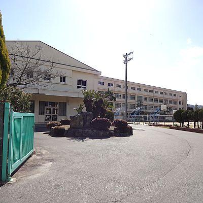 Junior high school. Gion junior high school