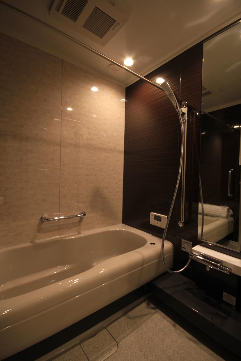 Bathroom. Bathroom of room to heal fatigue of the day. Bathroom dryer. Adopt the Eco Cute to fulfill the utility costs reduction in water heater