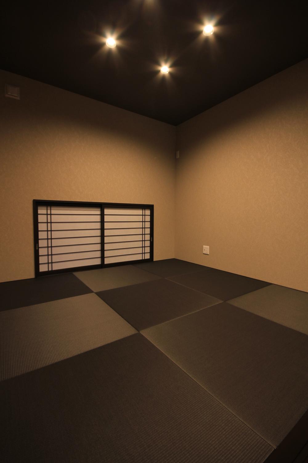 Non-living room. Stylish and cool attire of Japanese-style monotone keynote. In space and refreshing adopted a down light for illumination