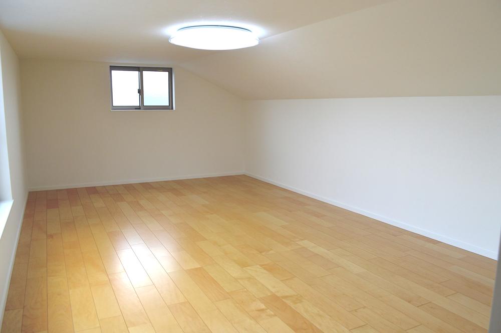 Receipt. There is attic storage of storage capacity!