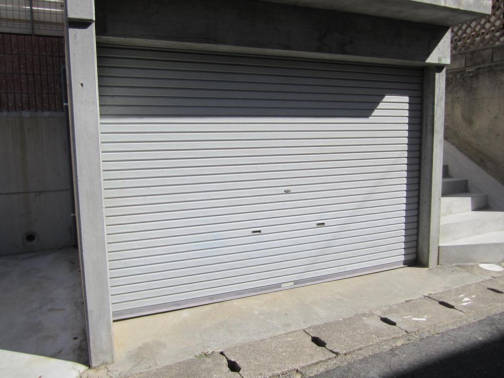 Parking lot. Local (10 May 2013) Shooting