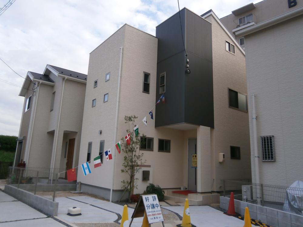 Local appearance photo. Local (10 May 2013) Shooting