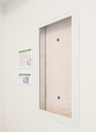 Directions to the model room (a word from the person in charge)