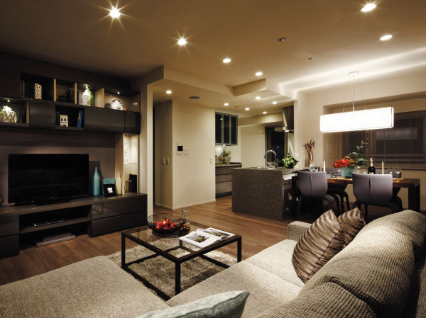 Living.  [living ・ dining] living ・ Large windows that gives a good comfort and relaxed open sense of feeling in the dining. Kitchen is adopting the open-style face-to-face, I was born more visual spread. And clear, Sense of openness and, Refreshing light begins to brew together, Place of cozy gatherings.  ※ 1