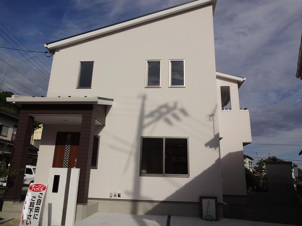 Local appearance photo. Local (10 May 2013) Shooting