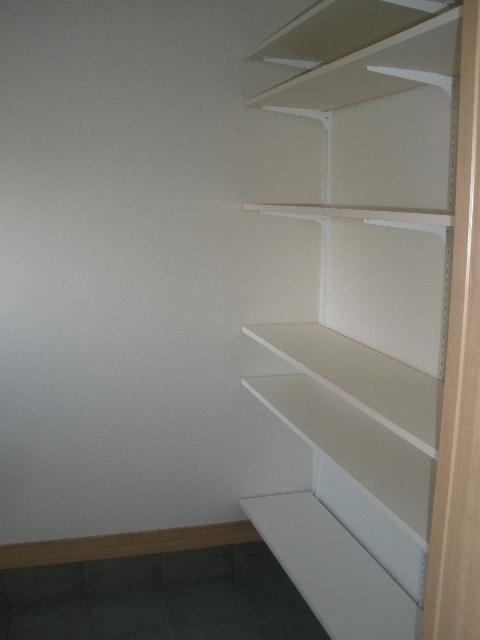 Receipt. Spacious walk-in closet.