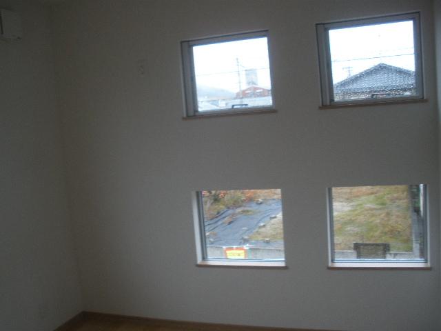 Non-living room. It four cute window is accented