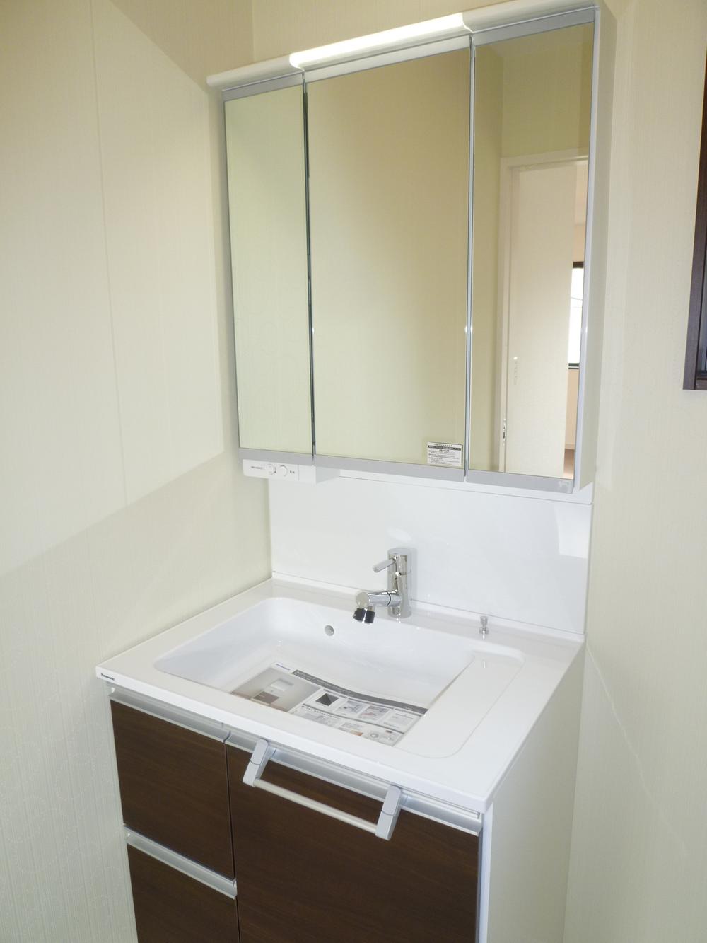 Wash basin, toilet. It is the washstand