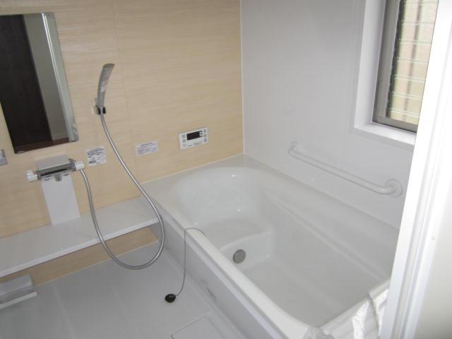 Bathroom. Room (August 2013) Shooting Bathroom with heating dryer