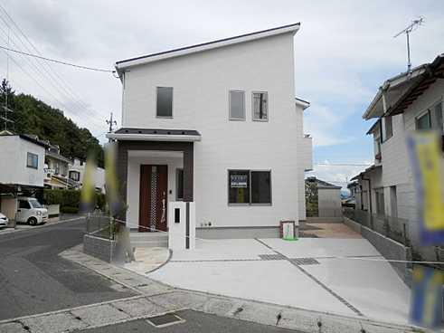 Local appearance photo. Local (12 May 2013) Shooting