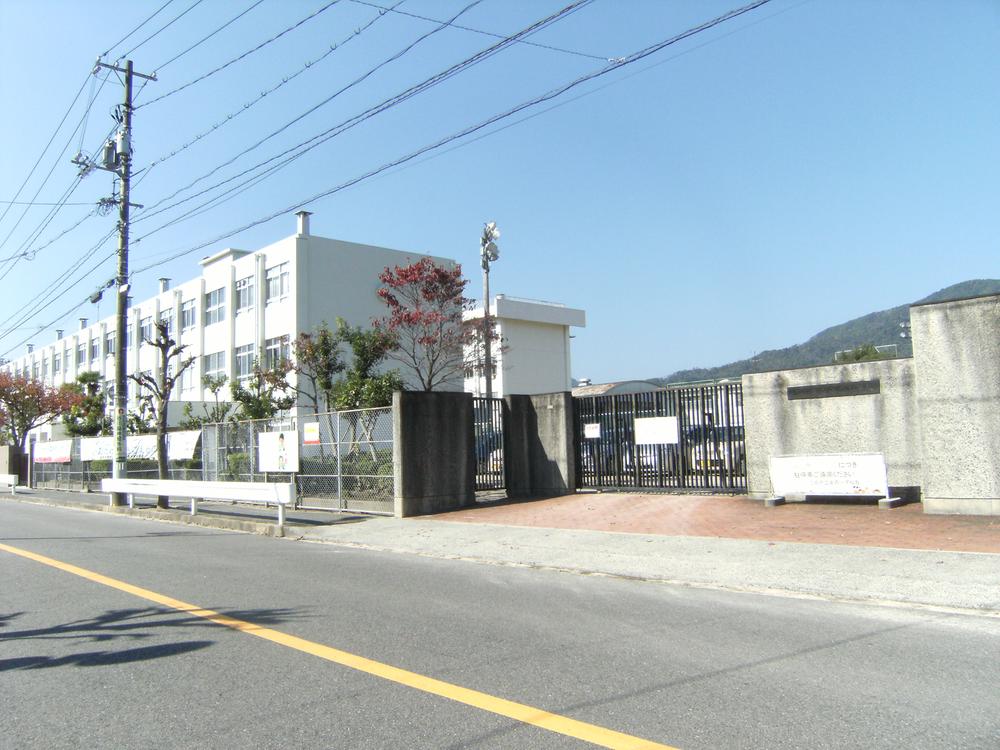 Primary school. Anzai to elementary school 1200m