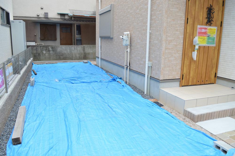 Parking lot. It is with Exterior construction. You can park two.