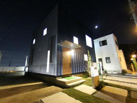 Model house photo. Night ZERO-CUBE