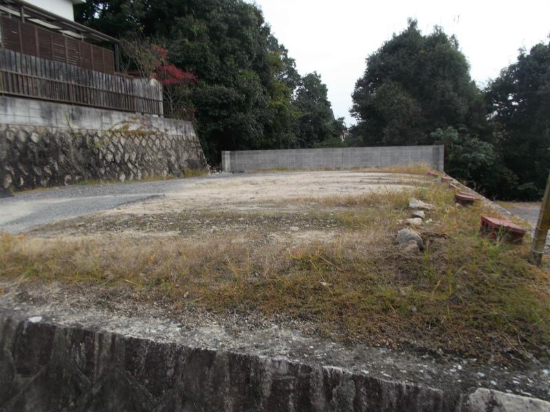 Local appearance photo. A kind low-rise unique of a quiet residential area